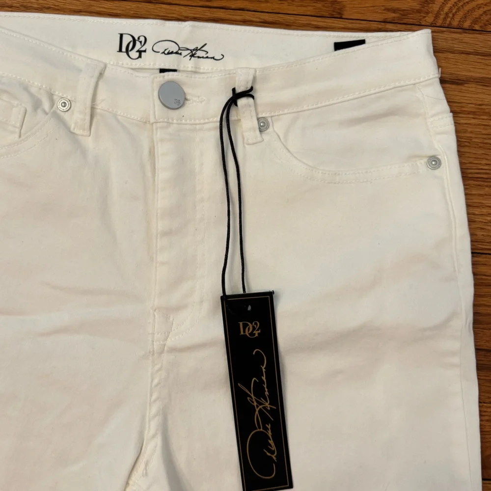 NWT DG2 by Diane Gilman Virtual Stretch Denim Straight-Leg Jean - White, Size 12 - Picture 5 of 7